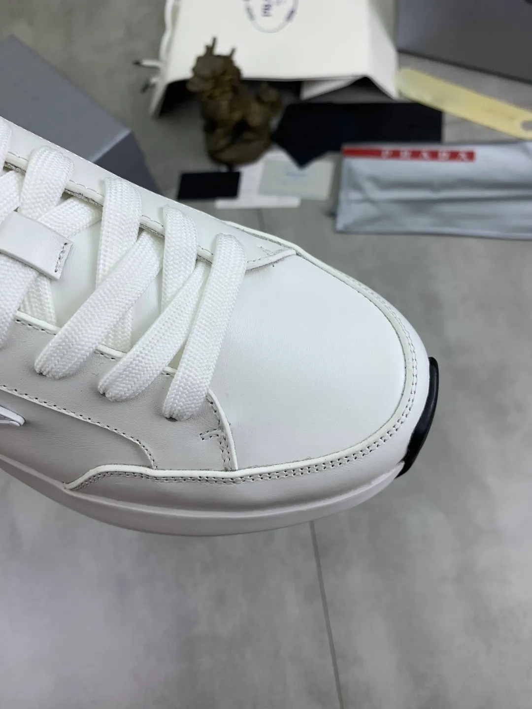Men's men's shoes 💰P640💰 [New style] popular models are on the official website, 🆘 The trendy brand (Prada) mainly promotes popular models, avant-garde and versatile fashionable men's shoes private version mold opening, cowhide surface splicing 1:1.. Fashionable and simple, original imported cowhide lining cowhide feet; the atmosphere and personality are more fashionable, eye-catching and pursuing class. It will subvert old ideas and be a must-have for fashionistas with you! Must keep it! Tall and comfortable, large and low, high-end quality workmanship. Size: 38-45 Black and white available.